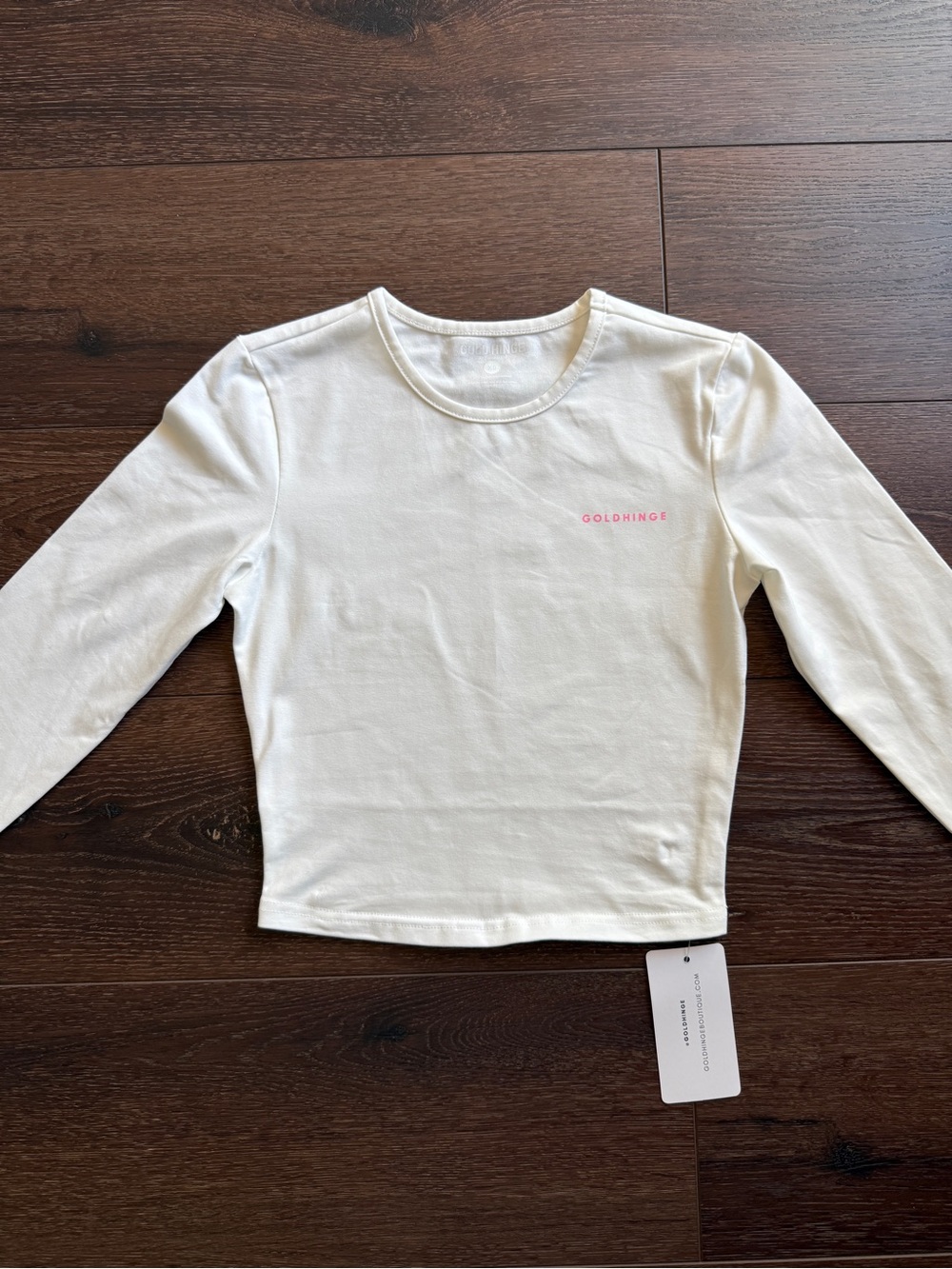 NWT Gold Hinge White Long Sleeve Crew Tee